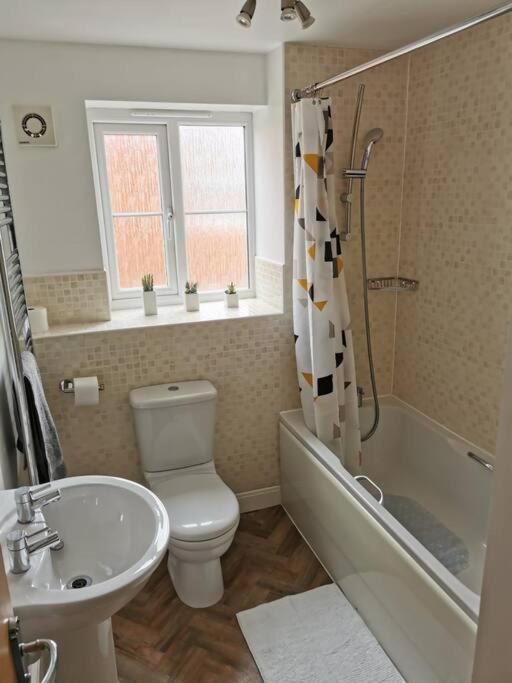 Modern Roomy 3 Bedroom Home Pershore Dış mekan fotoğraf